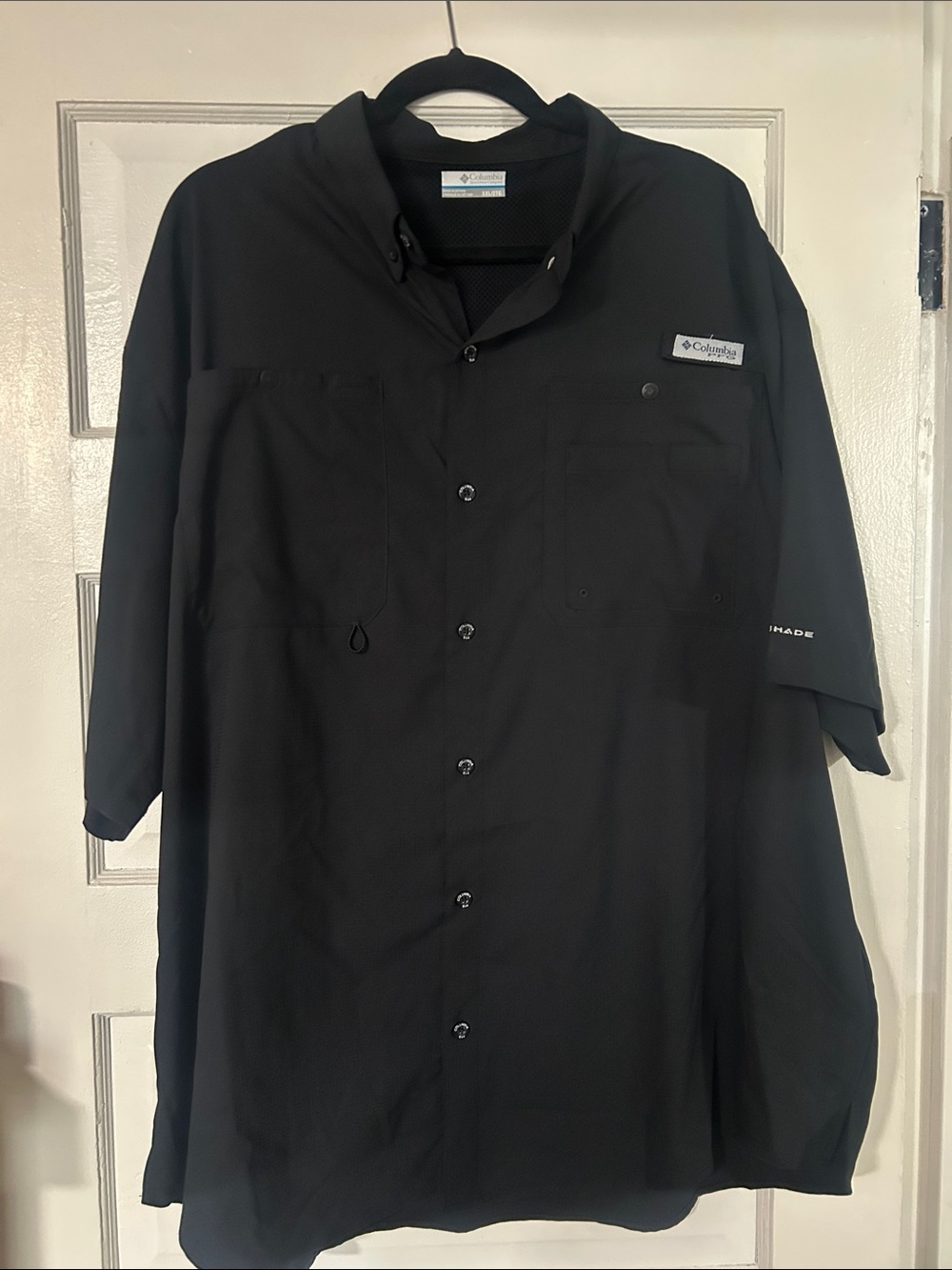 Columbia Men’s Black Short-Sleeve Button-Down Fishing Shirt